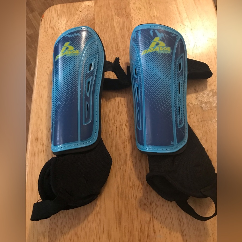 Brava Soccer Shin Guards-size Medium